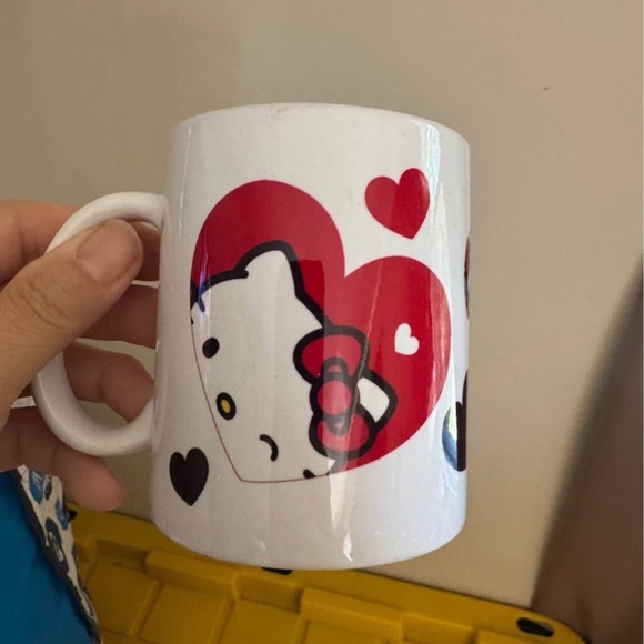 Hello Kitty White and Red Mugs Set of 2 (new in box) - Picture 4 of 5